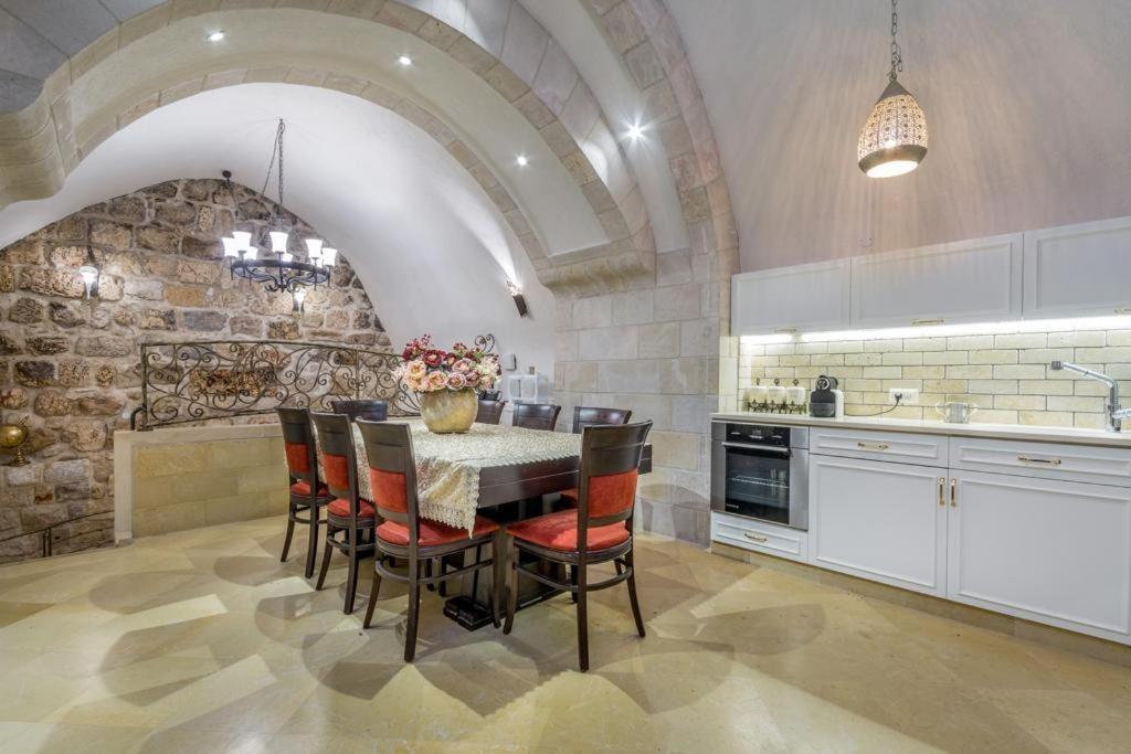 Western Wall Luxury House - Avraham Jerusalem Exterior photo